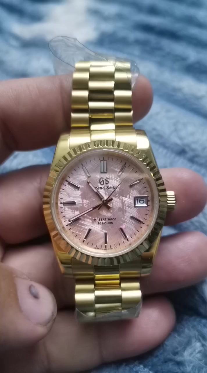 كراند سايكوا ذهب طلاء ذهبي ثابت اوتماتيك السعر مناسب اييع


**إذا كنت صاحب هذا الإعلان وتريد حذفه لأي سبب، رجاءا أرسل رسالة إلى الدعم الفني**