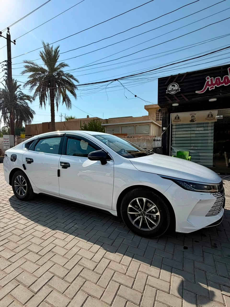 بي واي دي دستروير 
موديل 2025 
رقم بغداد بأسمي 
ماشية 10 الاف كيلو متر فقط 
مواصفات الدستروير معروفة 
السيارة جديدة بمعنى الكلمة 
بيها رصعه بالباب موضحة بالصورة 
السعر 19 مليون 
مكان السيارة بغداد السيدية 
رقم الهاتف : ***********
