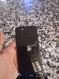 ايفون SE • ذاكرة ١٢٨ • مفتوح