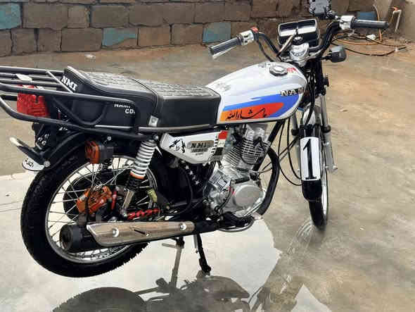 سلام عليكم دراجه نامه شلامجه الاصلي  للبيع موديل (25)دراجه شرط مكفوله  من التاير للتاير  اي عيب مابيه وكله عل ابلاد كهربائيات كله شغال لايت زنون منضومه دسك خلفي دراجه بس الجنايه تعرفه  الي مو شراي لا يتصل فدوه     ***********
