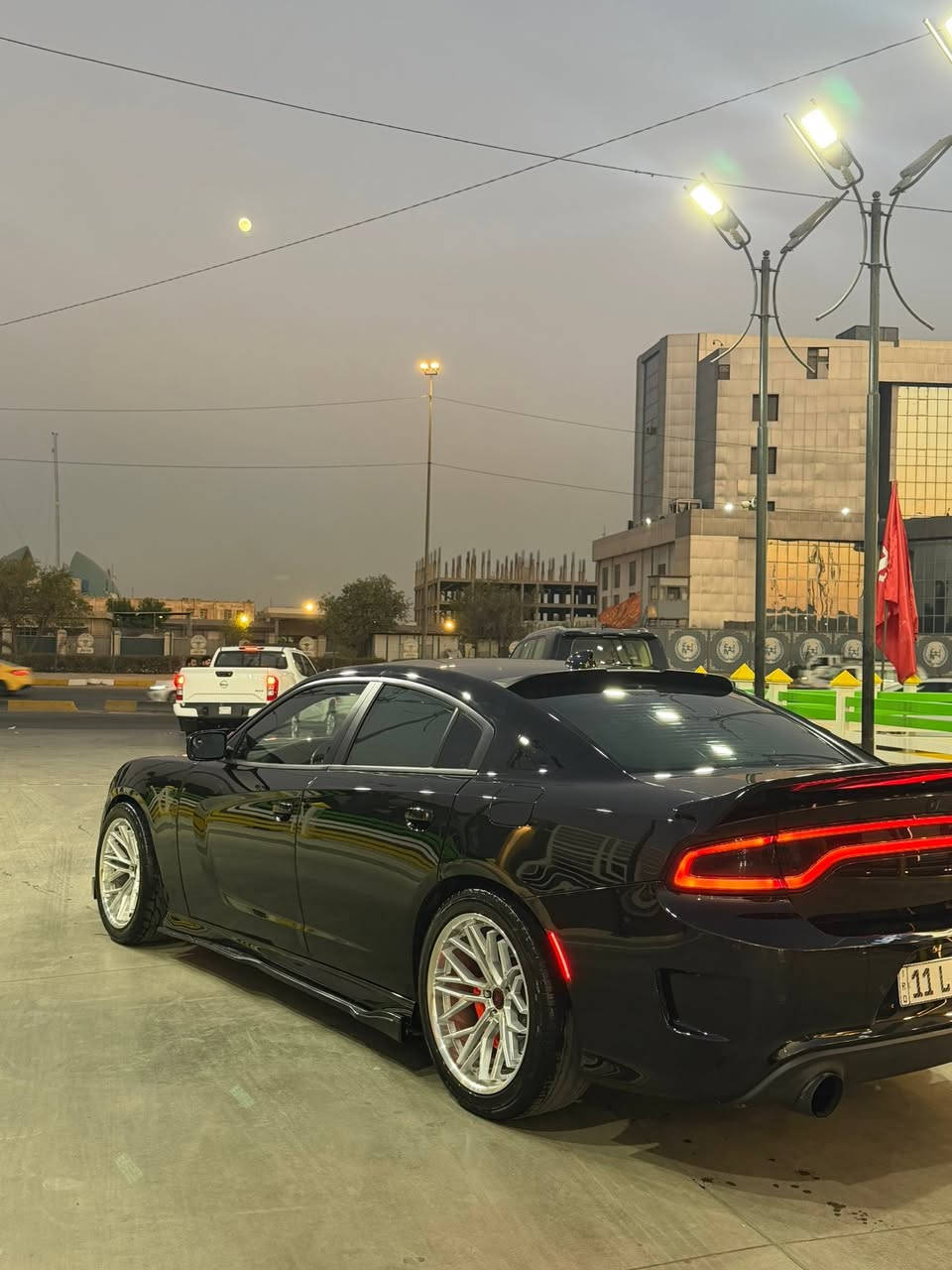 السلام عليكم
دودج جارجر  RT  لون اسود 
2023 Last call 
ماشية 30mil 
رقم بغداد  باسمي مميز باسمي هزة وفحص كامل بس تحول باسمك 
السيارة مابيها نقص برغي واحد كاملة وجاهزة متصرف عليها دينار شرط 
شباب السيارة فول هوائيات فول تزويد
المواصفات 
شاشة جبيرة / بصمة تشغيل وابواب / كامرة خلفية / سوبر تراك باك / مودات قيادة / كشن كهرباء / كشنات تدفئة / ستيرن تدفئة / حساس خلفي / تشغيل عن بعد / شفتات ستيرن 
شباب السيارة فول عدا الفتحة والرادار 

شباب السيارة عليها غراض كلش هواي 
ويل روهانة الشكل الجديد /فجوج ٦ بستم /اكسل قفل 3.09 /هدرز srt 
سستم سماعات beats / ثلاجة srt / بلكات ونزولات ريسنك / فيول بم ريسنك / كويلات هلكات / ولف حماوة ريسنك  / كفرات مكينة سكات باك / ستريس بار مكينة 

شباب السيارة كلش هواي عليها غراض وعليها كماليات منسولف بيهن 
كدامكم السيارة جدا جديدة ومصروف عليها 

حادث السيارة 
بابتين جهة السايق مبدلات لون وبيها طخة خفيفة قبق الجنطة هم تبدل نفس اللون بدون صبغ وبيها بارد بالجاملغ 
واجة بيها كلير من امريكا بالبنيد 
يعني السيارة قطعة وحدة صبغ 
بجم كبس
ايرباك طاك وراجع سستم بلادي 
كل معلومات السيارة ذاكرهن اقرة المنشور والتعجبة يتصل واني بخدمتكم  
‎شباب السيارة تروح فدوة لاصغر واحد بيكم بس رجاءا لتكسر بحلالي
مكاني بغداد حي البنوك 
***********
