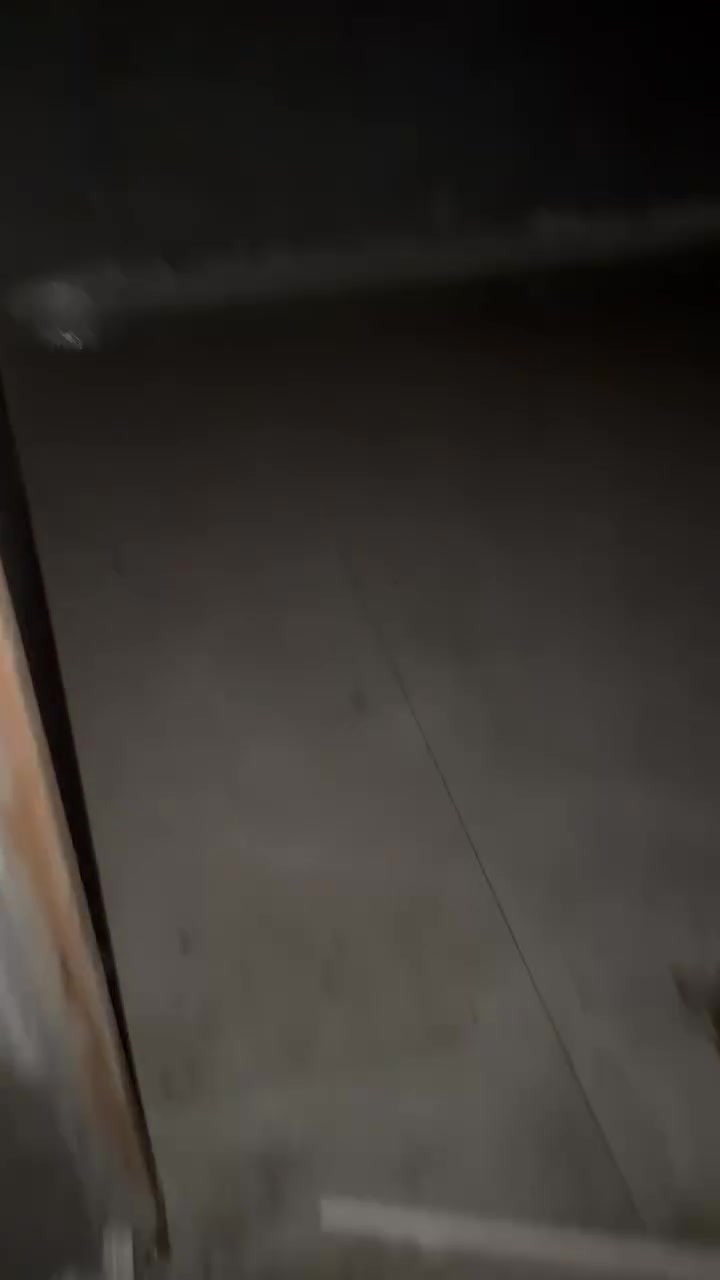 بيت للبيع طابو صرف مساحه ١٥٠
يحتوي على غرفتين وصاله وستقبال حمام داخلي وحمام خارجي بي كراج جبير البيت كله كامل كهربائيات وبياض بعد يومين يكمل عوزه جام وتطبيك الحوش فقط الباقي كله جاهز 
الموقع شارع اربعين قرب محلات فراس 
السعر ١٣٠ وبي مجال ***********
