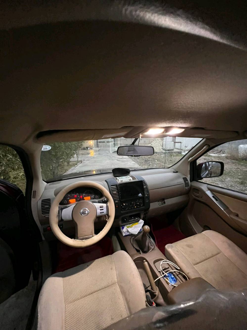 السلام عليكم نيسان نافارا ديزل كاز مكفوله موديل 2013بأسمي رقم اربيل الدولي 4x4 نفخ تبريد ثلج تخم تاير صدرهه جديد لون الداخل عسلي شاشه كامره خلفيه السيارة جاهزه للأستفسار ***********