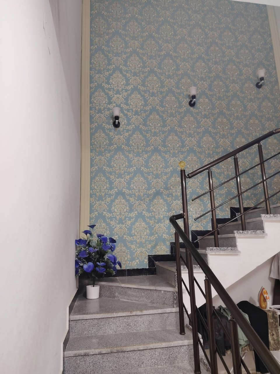 ✨ فرصة مميزة للبيع ✨
🏡 دار 250 متر – الأميرات الأولى / المرحلة الثانية

📍 الموقع: على السنتر – بلوك 13

💵 البيع: نقد

✨ مميزات العقار:

✅ موقع مميز وحيوي

✅ قريب من الخدمات والأسواق

✅ مناسب للسكن أو الاستثمار

✅ ضمن منطقة مرتبة وهادئة

📞 للاستفسار والمعاينة:

📲 ***********

📲 ***********

📍 مكتب فدك للعقار
