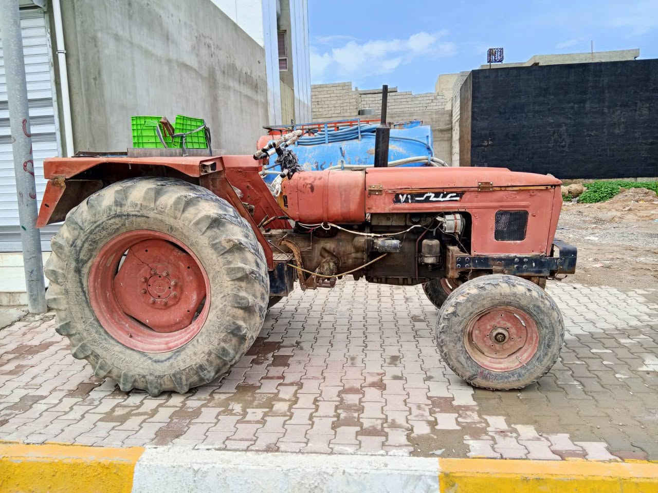 مكينه عنتر للبيع موديل 82 تاير حجم 30 للاستفسار اتصل على الرقم ***********
