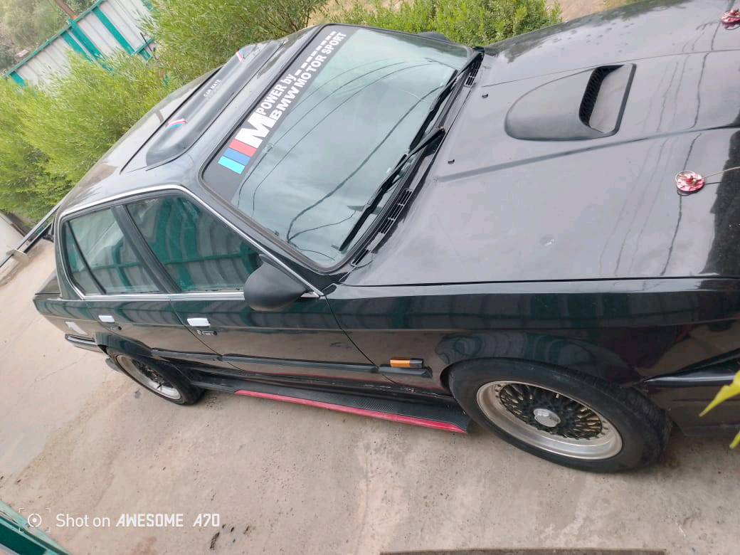 
ما هو موديل السيارة والسنة الصنع؟: 
1994
هل يوجد تاريخ صيانة موثق للسيارة؟: 
المكينه اتخربط بيهه 3بساتم واكفه يعني تحتاج فتح مكينه
هل السعر قابل للتفاوض؟: 
مجال بسيط
ما هي مكان تواجد السيارة لعرضها على المشترين؟: 
بغداد الغزاليه ‏‪***********‬‏ واتساب