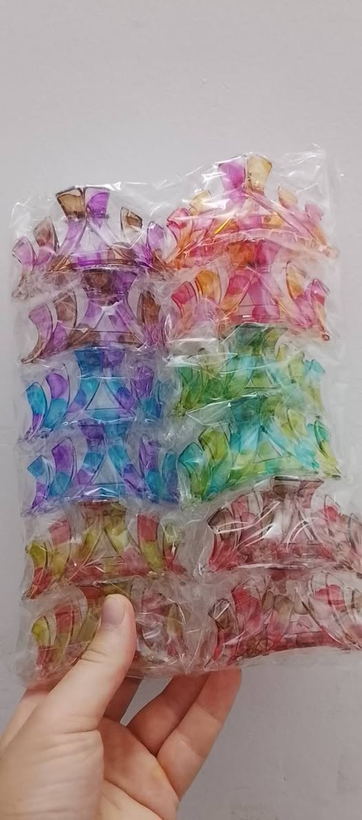 جوملە و موفرەد بەردەسته
سعری دەرزەنی تەنها به 3000 دینار 
گەیاندن هەیە 
***********
