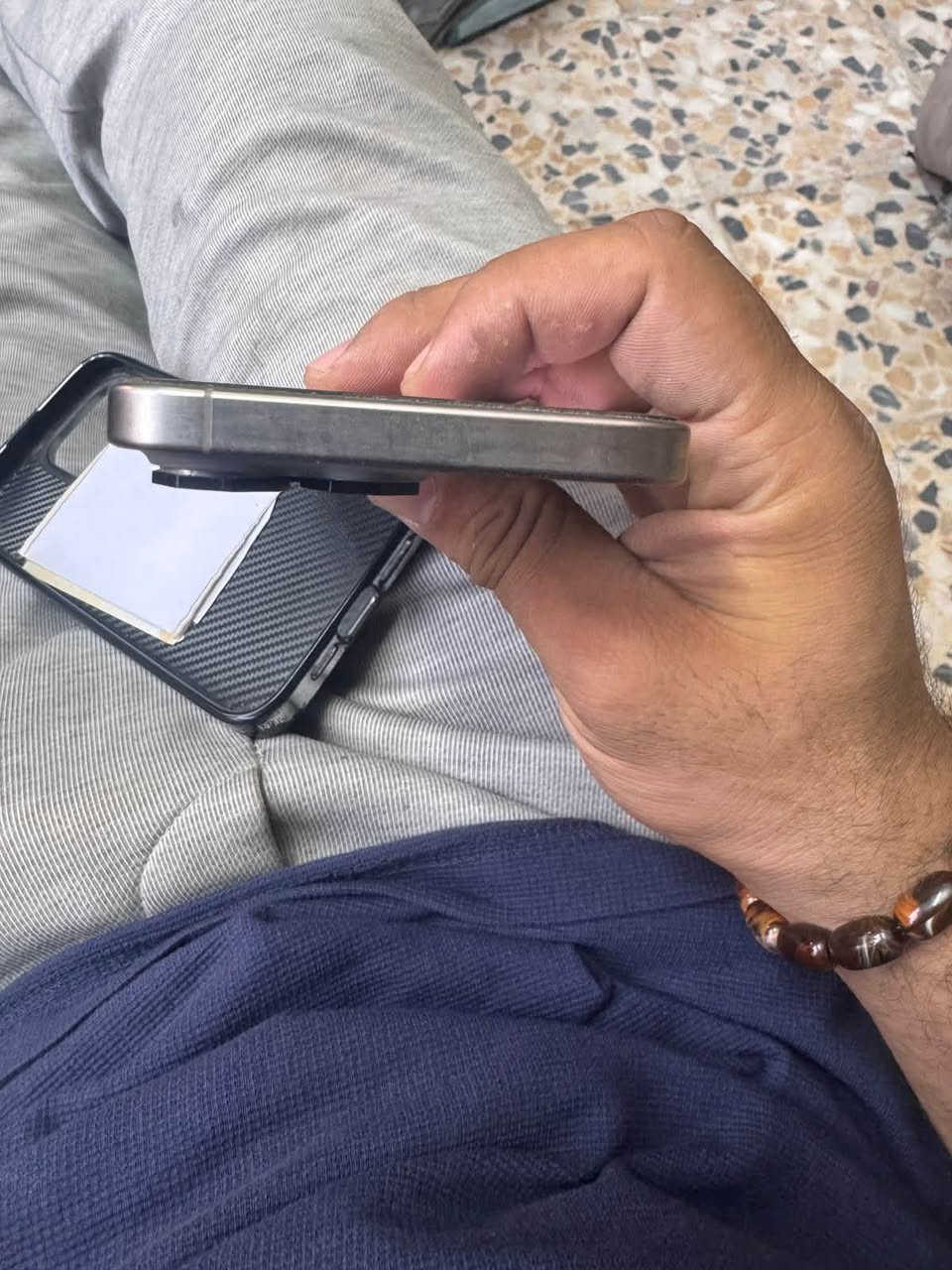 السلام عليكم
ايفون ١٥ برو ماكس الجهاز مكفول من كلشي ماستر 
البطارية ٨٩ 
الكيبل الاصلي مال الجهاز وياه 
سعره مليون او ٥٠ مكانه بغداد الكمالية 
***********
