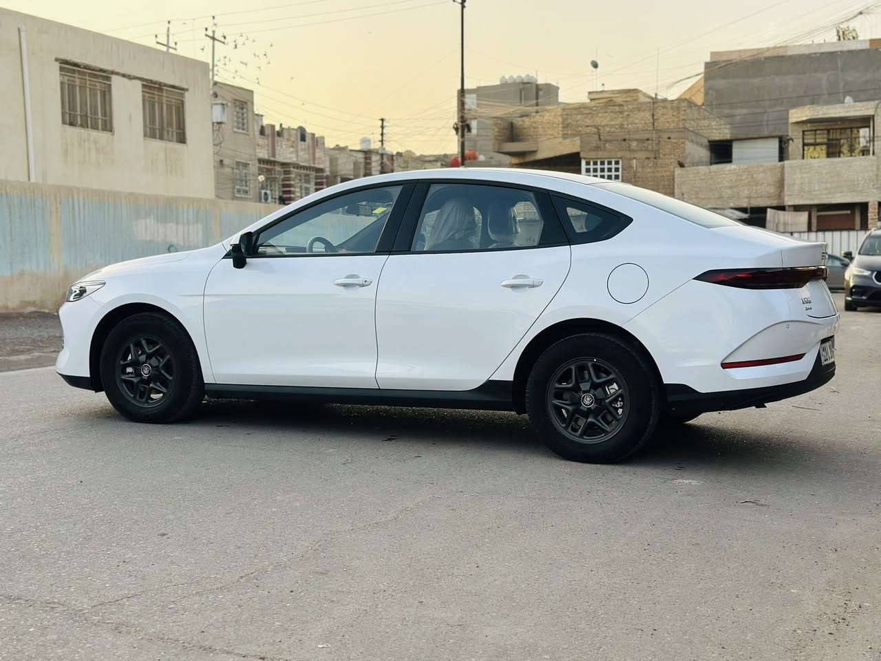 السلام عليكم 

BYD qin plus full 

بي واي دي چن بلاص ((فول مواصفات))

 

 

كشن كهرباء

شاشة جبيرة

اوتو بارك

اوتو ستوب 

١٢ كاميرا

و١٤ حساس 

وباقي المواصفات معروفة

ماشية9 الف كيلو متر

السعر واي استفسار  انتصل 

***********
