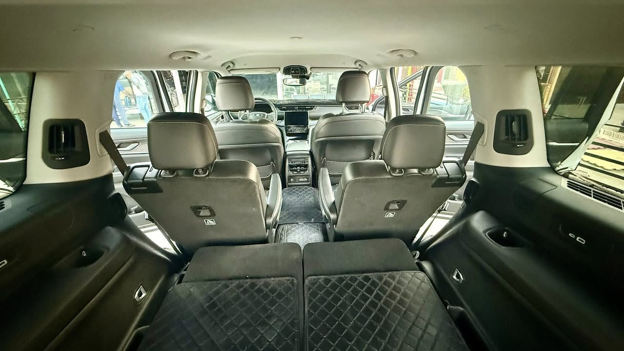 2023 جيب كراند شيروكي لمتدد
رقم بغداد باسمي 
فول موصفات ماعد فتحة 
7 راكب vip 
سيارة حادثها فقط ويل مبدل باقي سيارة مكفولة كفالة عامة حتى دعاميات
سيارة بعدهي ريحت الشركة بيها جديدة 
سعرها 375وبيها مجال 
مكان السيارة بابل الاسكندرية 

‏‭0773 368 0628‬
