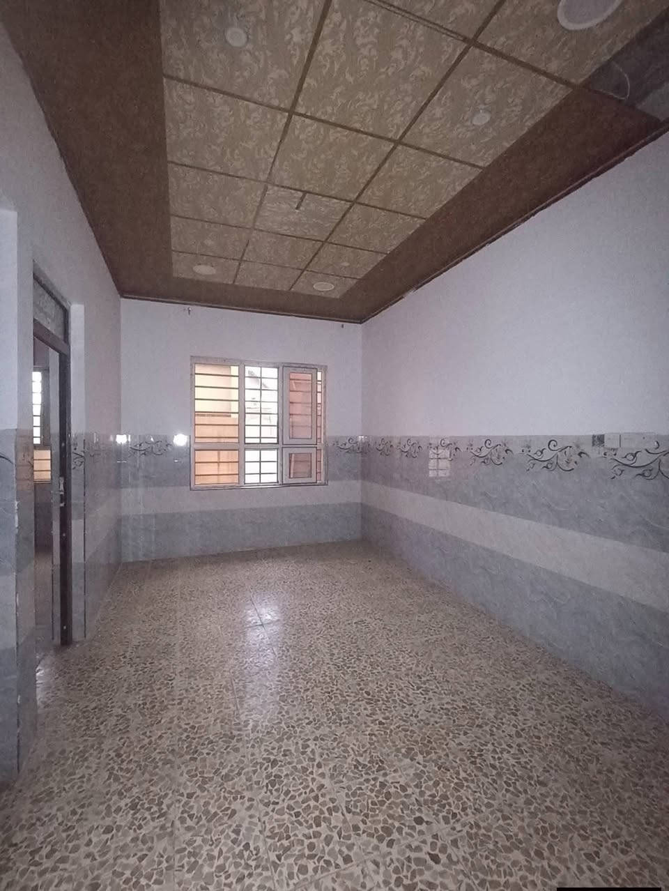 🏡 دار للبيع – السماح / الأساتذة
✨ بناء حديث 2021
📐 المساحة: 100 م²
📏 الواجهة: 10 م
🏠 طابق واحد
🔹 يتكوّن من:
• غرفتين نوم
• هول مريح
• مطبخ
• صحيّات
دار عملي وحديث، مناسب للسكن العائلي وبمنطقة هادئة 🌿
📞 للاستفسار والاتصال:
***********
***********
📍 أو زيارة مكتبنا:
حي السماح سايدين الاركان مجاور جامع طه
