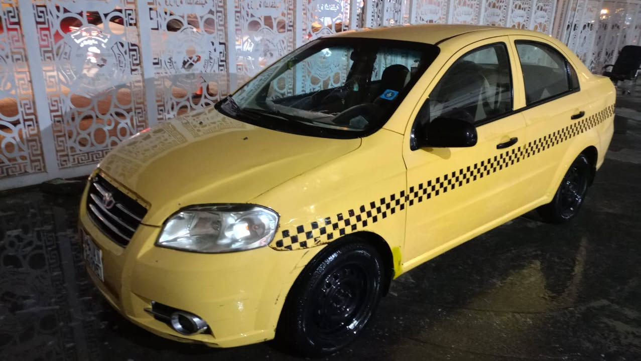 سلام عليكم
افيو للبيع موديل 2009 
رقم نجف انجليزي تحويل ثاني يوم 
سياره نضيفه بيهه قطعتين 
مكان نجف 
السعر 52 وبيهه مجال 
للتواصل ‏‪***********‬‏
للتواصل ‏‪***********
