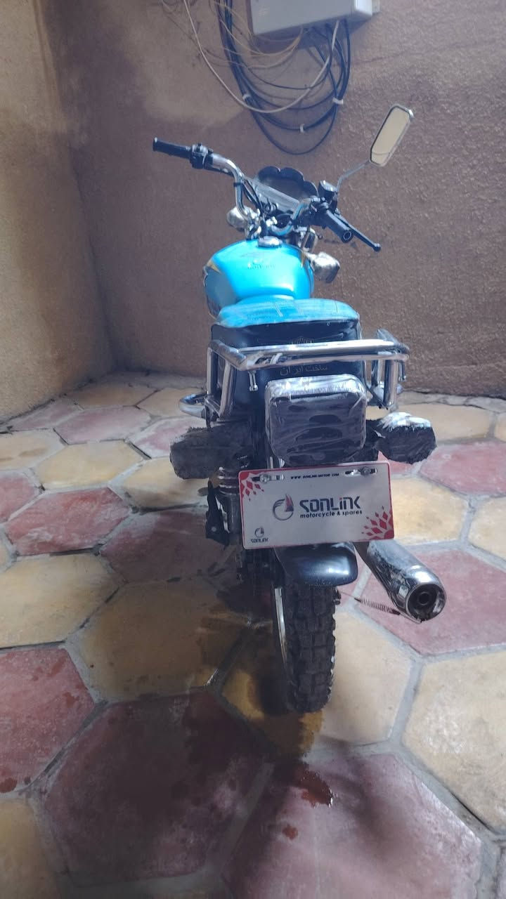 السلام عليكم دراجه ايرانيه سونك 2024 أوراق مكاني بغداد ***********
السعر 650 وبيها مجال مستعجل على بيعتها
