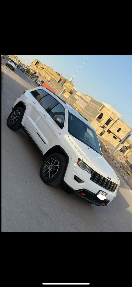 السلام عليكم 
للبيع جيب ترايل هوك خلي اكون واضح وياكم الله شاهد السيارة ماخذها ب ٢١١ ورقة ذاب عليها ومكملها على اخر حباية الله يشهد فوك ال ٢٢٥ ورقة صايرة علية يعني مال جناي للأخير مجهزها من كلشي فول واحد ع واحد جوبلاسات رادار امامي خلفي . نقطه عمياء .
نحكم ذاتي . حساسات خلفي امامي .
نضام جوبلاسات . دفع امامي خلفي فور ويل كشنات كنتار تدفه تبريد . خزن ميموري .
استيرن كهربائي. شفتات . شاشه كار بلي.
صندوق كهربائي. وهواي بعد بيه موصفات لخير كلش
حادث جاملغ مبدل اصلي والبنيد مصبوغ بدون دواخل ايرباك راجع سستم لغد شاصي كفالة وين متحب افحص .
مكينه كير مكفوله تبريد حداديه تخم تاير جاهزه
رقم بغداد مشروع وطني موديل ١٧ بأسمي السيارة العنوان بابل ورة الگراج الموحد 
سعره ٢٠٥ وبيه مجال اخوان السيارة اعلى فئة وخسران بيها هواي والي متعجبة هم على راسي اتصل وبيك خير وادلل ***********
