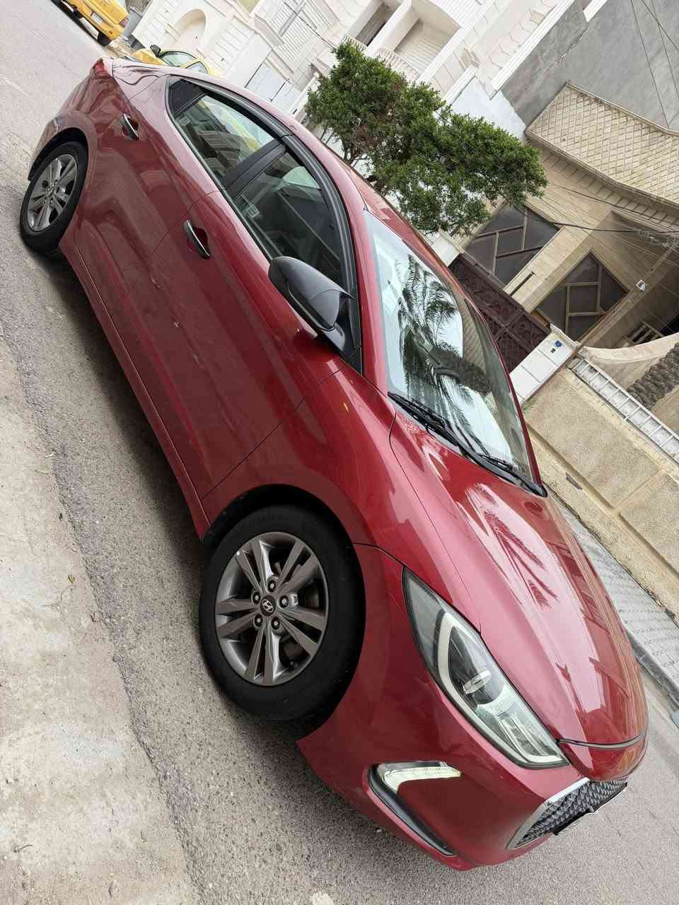 السلام عليكم 
هونداي النترا موديل 2017 وارد أمريكي مكينة 2000 دوش على وضع الشركة ممفتوحة حادث سيارة قبق الجنطة فقط بدون دواخل بجم كبس مكفولة من الصبغ والتبديل ليبل واحد بدون ايريك سيارة احلة من الصور مواصفات السيارة شاشة كاميرا تحكم ستيرن لد امامي مري كهرباء ثلاث أنظمة قيادة نظام ترحيب وبعد بية هواي مواصفات مكينة كير صدر تبريد تدفئة تخم تاير كلة جديد وضع شركة سيارة جديدة بالعافية عل ياخذها رقم سليمانية سنوية ورقم وهزة جدد تريد تحويل او وكالة اني حاضر مكان السيارة بغداد الاعظمية سعر 124 وبية مجال رقم موبايل   ***********        ‭0770 308 5731
