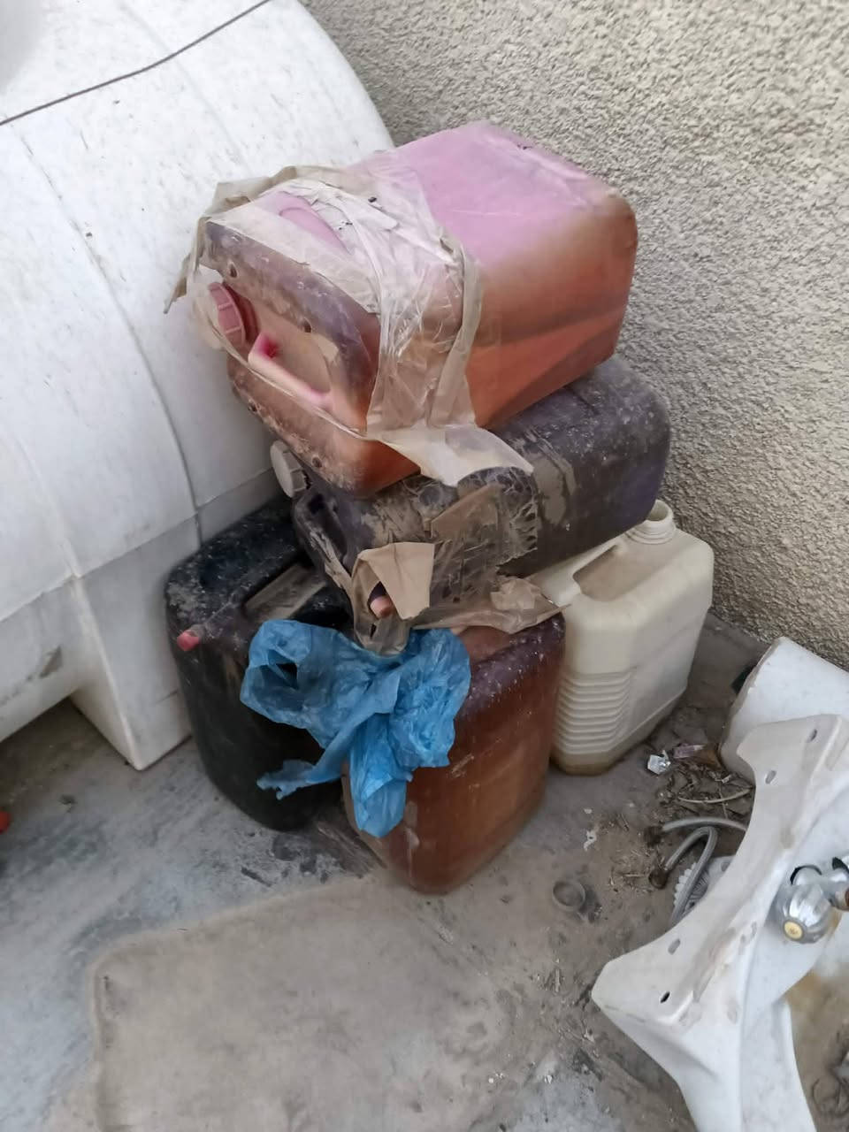 شلعة أغراض مستعجلين على بيعتهن الي يريدهن يتواصل واتساب

***********
