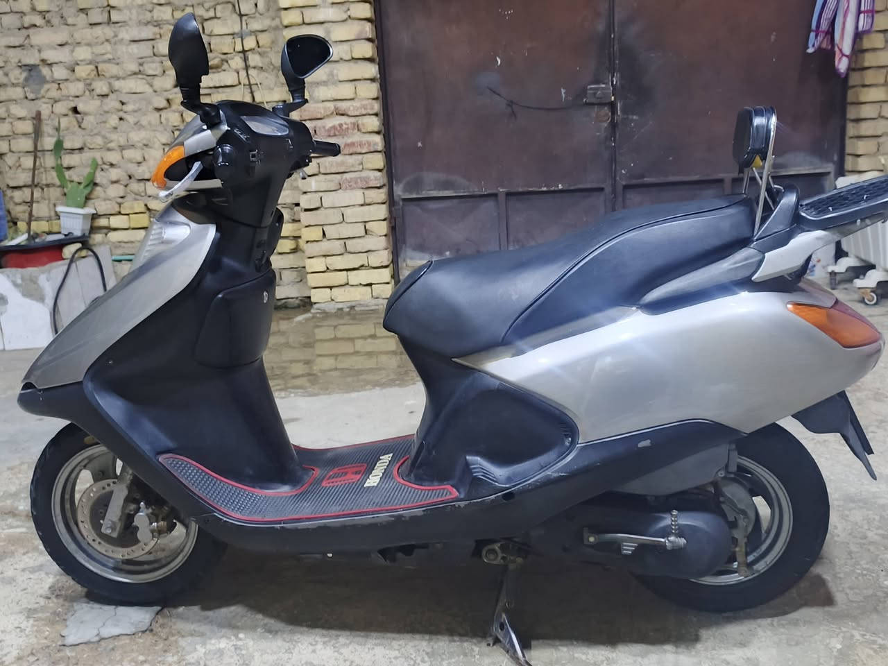 دراجه سبيسي ياباني اللبيع دراجه مفتوحه يعني مجفته وبدل كفرات بس للدرجه نضيفه السعر ٦٠٠ وبيها مجال مكاني كوت بل شهداء ***********
