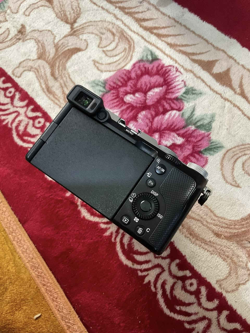 سوني a7c نظيفه جدا
سعره مليون و 350 الف 
كامله جنطه ورام بدي وعدسه شاحن بطاريه
مكاني بابل
***********
