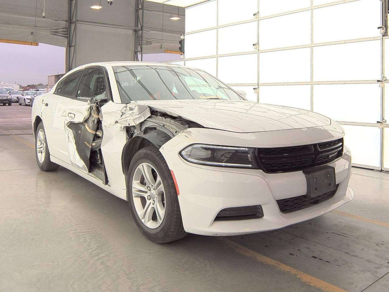 جارجر ٢٠٢٢ حادثها موضح بالصور sxt  بدون اريبااك ضربه سطحية مبدل بيها جاملغ وبابين نفس اللون الباب تبدلت بسبب ضربه خفيفه موضحه بصور الحادث
وبيها بارد يم قبغ البانزين 
سيارة جاهزة كلشي ماناقص بيها حتى دهن الگير مبدل من وصلت ٥٠ الف كامل مبدل وعليها منضومة زنون جديده ماشيه ٦٦ الف ميل وهي داخله ماشيه ٤٦ الف ميل 
السعر ٢٥٠ وبيها مجال رقم بغداد 
مكانها بابل
***********
