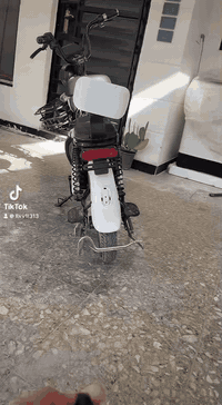 دراجه شحن للبيع تركتها والبطاريه هبطت لان محد يستخدمها امانة الله استخدمتها اسبوع وتركتها السعر 175 ***********
