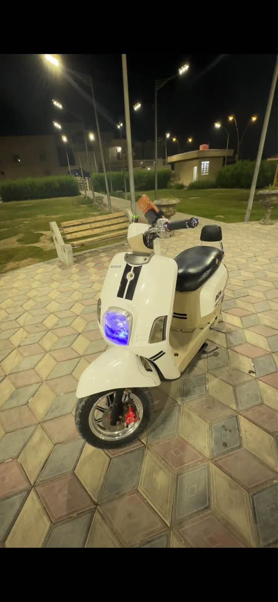 اسلام عليكم   
ماكس بوليس  بلاديه  الدراجه  سلف كابريته   بلاديه كلشي شغال بيها سلف هندر    اشاير  اصطاب ورا   عداد  الدراجه خرسه  فوك ما تتصور  الدراجه  ما بيها شي ما بي لايت امامي صطاب  اشير كفراتها سوادتها متل المكينه  ما مبينه مفتوحه ودا تجي تشوفها   وما مبينه بوشتها بلاديه   بس هيه مفتوحه ولفات بس  ولفات فقطط اكفلك الميكنه  من غير الولفات  متكد ميه بل ميه  مكاني بصره زبير سعرها 850 وبيها مجال  رقمي *********** الزبير, البصرة
