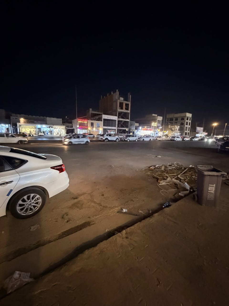 🏡 دار للإيجار – النجف الأشرف / حي الغري
📍 الموقع: شارع غري نفط – شارع 60

🔹 المساحة: 300 متر
🔹 مناسب للأغراض التجارية والاستثمارية

✨ يتكون من:
▪️ 3 غرف نوم
▪️ صالة واسعة
▪️ استقبال
▪️ مطبخ
🔹مخزن خاص 
▪️ حديقة خارجية تستغله أماكن ترفيهية 
▪️ مجمع صحيات خارجي + داخلي 

✅ يصلح لـ:
• شركة هندسية
• مجمع طبي أو عيادات
• روضة أطفال
• مكاتب وشركات
• حسب المشروع 

🔹 موقع مميز وحيوي
🔹 كان مؤجر سابقاً لشركة 

⸻

📞 للاستفسار والتواصل:

📱 *********** (واتساب + اتصال)

📱 *********** (واتساب + اتصال)

⸻

📍 عنوان المكتب:
النجف الأشرف – حي السلام
سايدين أبو دجاج، قرب مجمع دولمة المنزلية

🔹 مكتب بغداد للعقار 🔹

.
.
.
.
 #النجف
 #دعم_فولو
 #Y
 #لايك
 #اكسبلور
 #مقاولات
 #فولو
 #متابعة
 #العراق
 #النجف
 #اكسبلور

