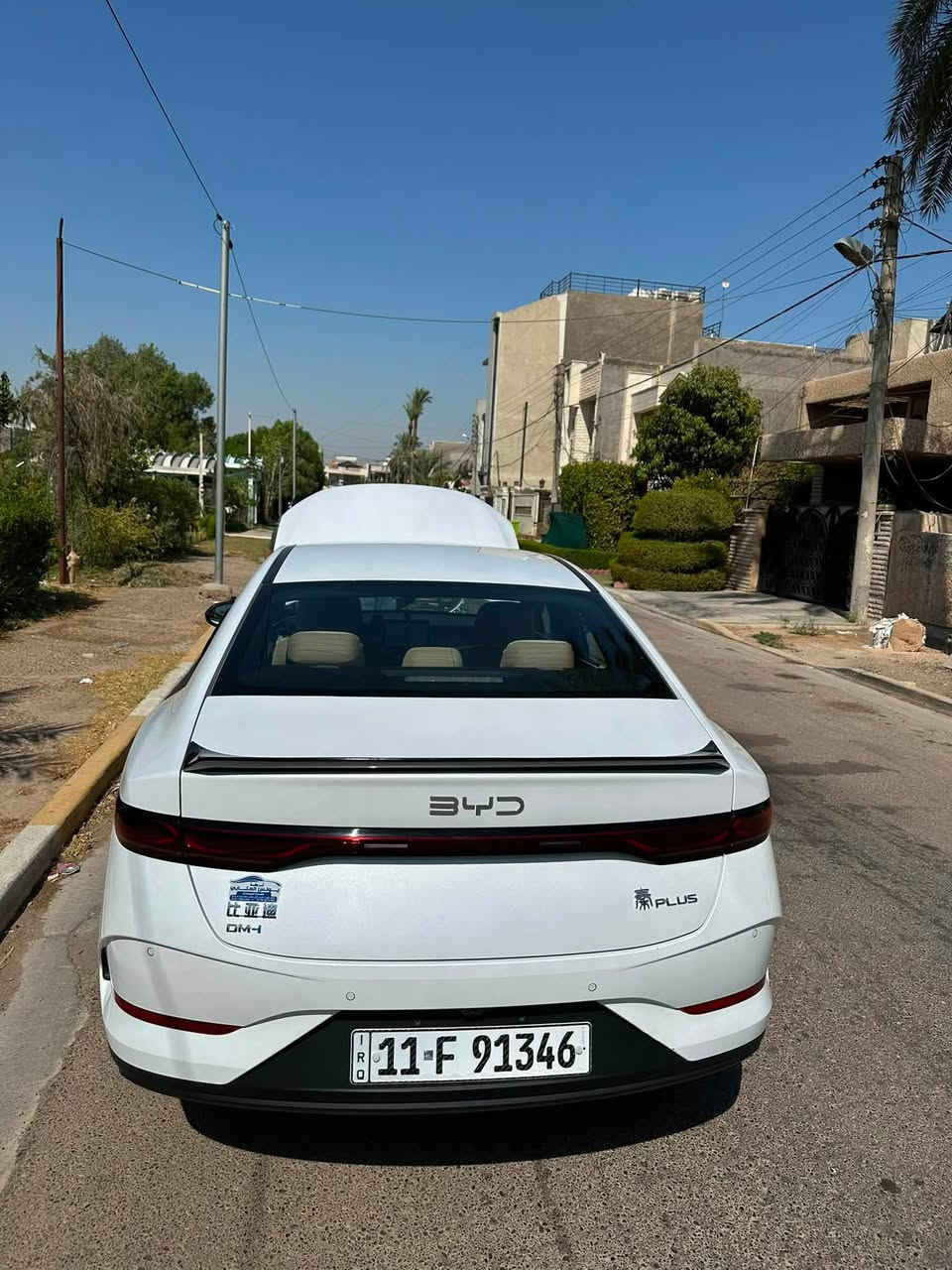 السلام عليكم byd موديل 25 السياره خير من الله ومصروف عليها سكوبات ارضيات حوضيه دوشمه جديده واقيات السياره جاهزه من كلشي  صارف عليها 750 الف ماشيه 8 الاف السعر 18,500 وبيها مجال مكاني بغداد حي الجهاد الرقم ***********
