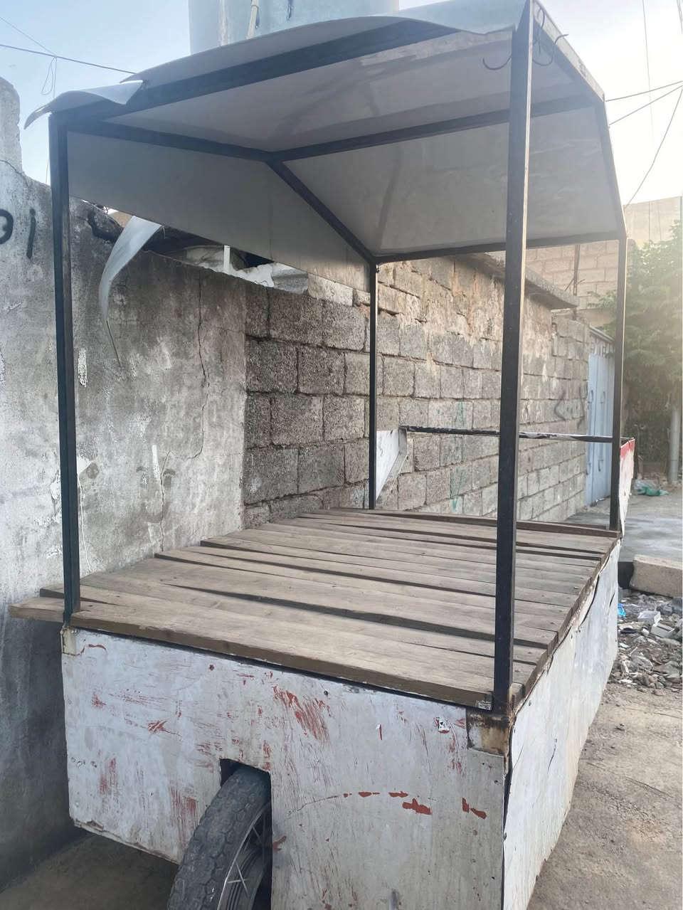 دومێزو کەرەڤانەیەک بۆ فرۆشتن مێزێکیچا هەموگیانی ئەلەمنیۆمە مەزبوتە عەرەبانەیەکی تریش بۆشتگواستنەوە یام ئەتوانی بیکەی بەهەرشتێک کەخۆت ئەتەويت مەزبوتە لەگەڵ ئەوکەرەڤانە زۆربێکێشەیە مەزبوتە زۆر تۆک مەیە هەرسێکی بۆ فرۆشتنە سعری 950هەزارە شوێن عەربەت :***********.*********** السليمانية, العراق
