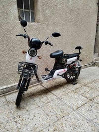 دراجه شحن حجم 20 بطاريات نظيفه وبحاله جيده  عدد السرع 3  اربع بطاريات ...