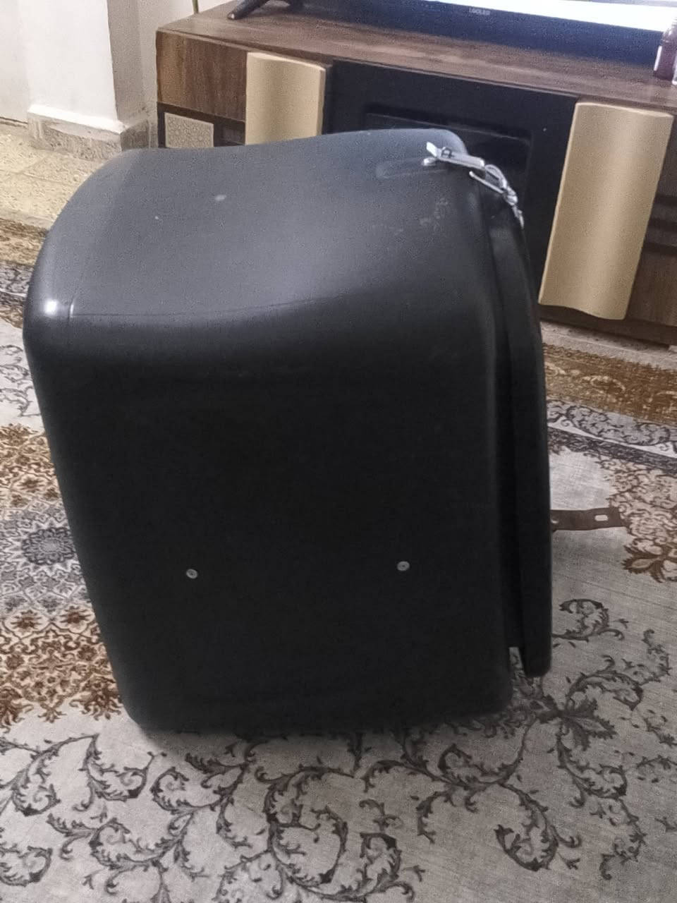 سلام عليكم
صندوك للبيع حجم كبير 
قيم واخذ ولكل تعرف الاسعار شكد 
قيم بل يرضى بي الله 
*********** 
واتساب اتصال بس فيس ما متواجد مرات
