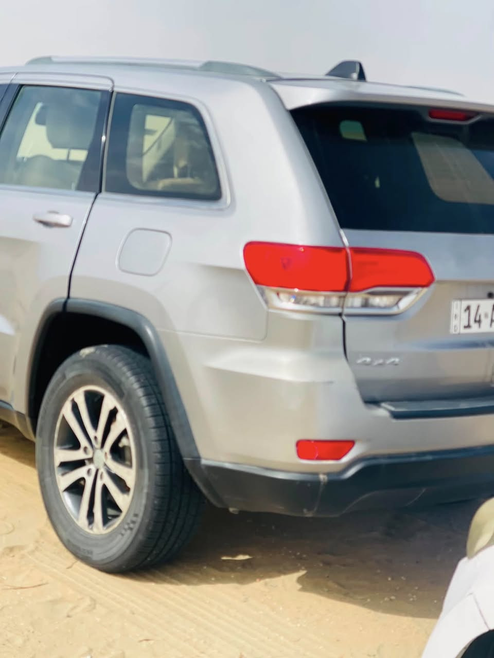 جيب ١٤ اصل موصفات لمتد فول موصفات
داخله كلين وبالعراق يبها قطعتين صبغ وقطعتين تبديل بدون شاصي وبدون برانكيت عنواني ذي قار 

السعر ١٧٠ 

***********
