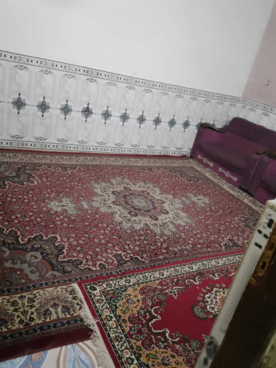 بيت 100متر مربع 10×10في حي الحكيم نزلت افران المرتضى يبعد عن شارع العام 200متر متكون البيت من 3غرف نوم واستقبال وصالة ومطبخ وطرمة 30وبيه مجال للستفسارعلى هذا الرقم***********
