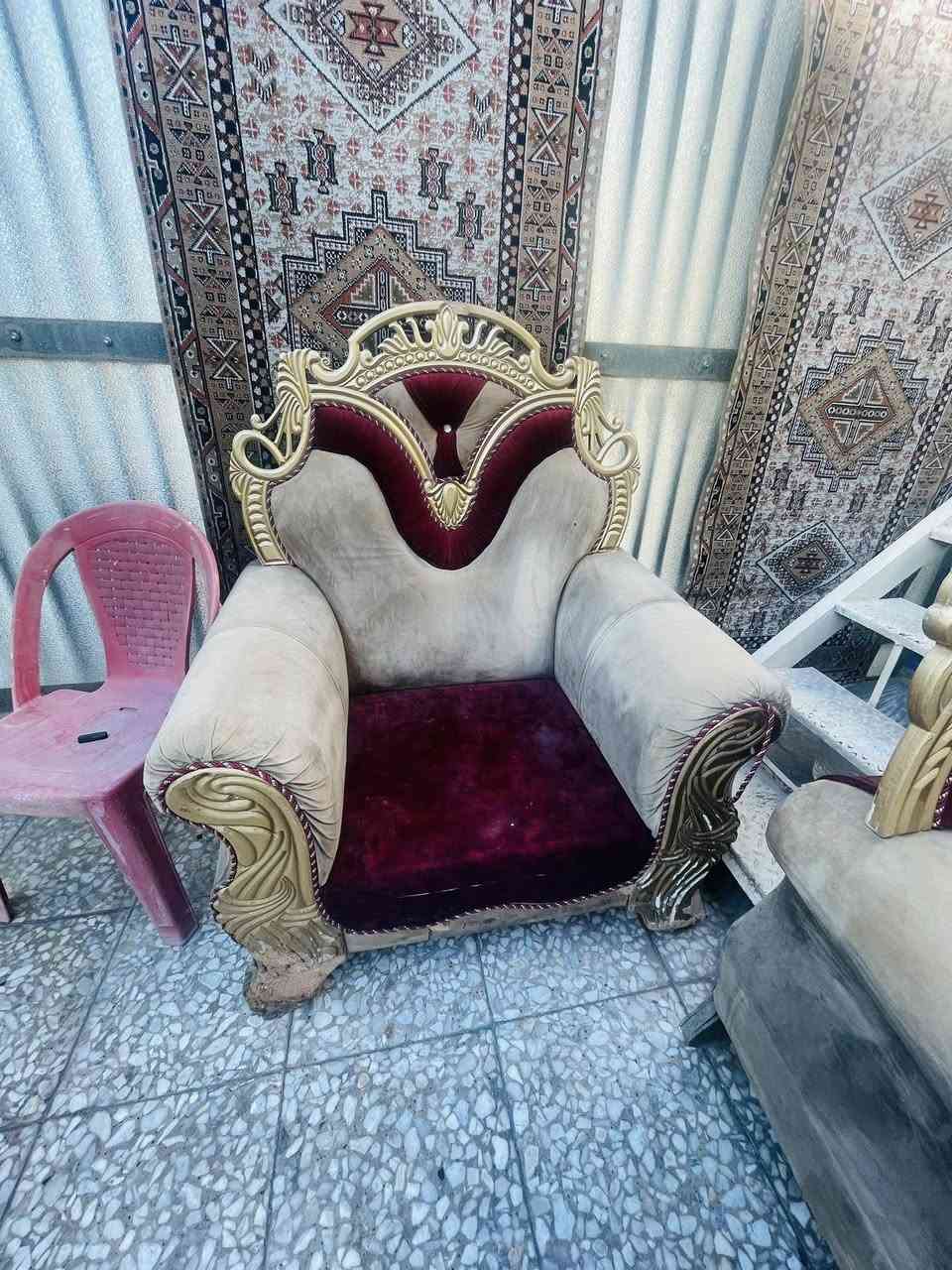 تخم للبيع ملكي ثكيل بيه ضرر بالرجلين مالته قماش نضيف السعر ١٥٠ وبيه مجال العنوان البلديات الرقم ***********
