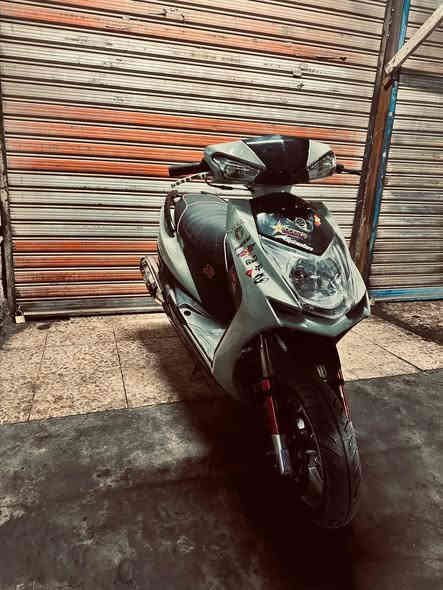 السلام عليكم دراجه سكنس شمعه للبيع
الدراجه مفوله تزويد 
كور صليب وبوشه ما معروفه من بره اجت 
صدر كرزي 
فج فرندو اصلي كرزي 
عقل رياضي 
دبلات خلفيه NCY
دراجه دراجه مفوله مفوله تزويد مكفوله لا تبخير ولا تنقيص ونكره سلف الصبح وشلعه ومعدل هاون 
والدراجه كابريتر من بره اجت مو هنا محوره شغلها كله مرتب 
السعر مليون 700وبيها مجال متواجد واتساب 
***********
