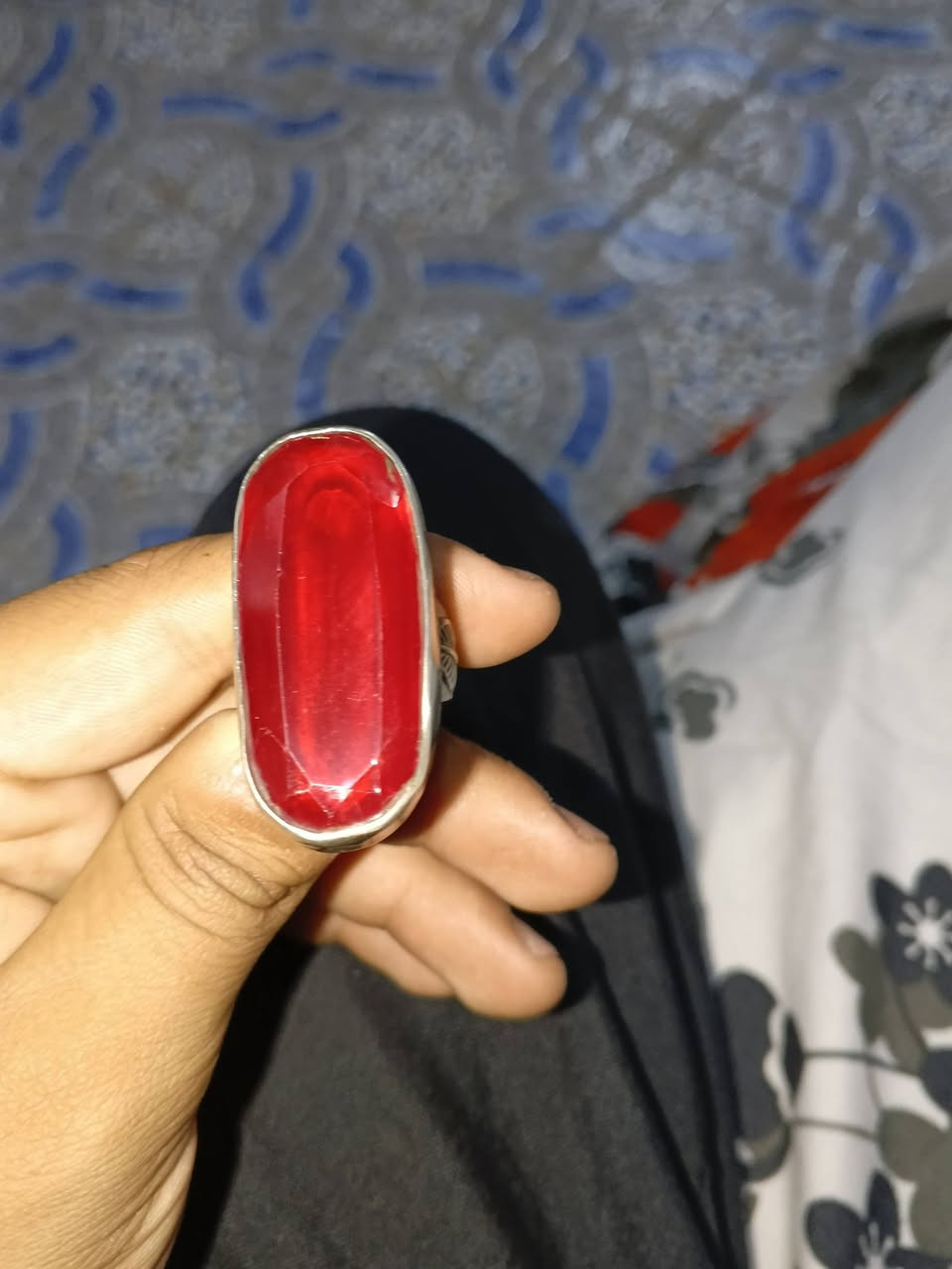 السلام عليكم محبس للبيع ياقوت الصياغه مالته فضه الثقيل سعره 100 وبي مجال للشراي مكاني كربلاء***********

