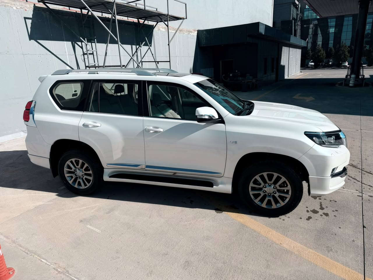 للبيع 
برادو  vx باب ثاني 
موديل 2020

ماشية 31,000 كم 
محرك V6 4000cc
السياره كشنات جلد /تبريد 
سلايد
المقاعد ثنينهن كهربائية
كامره خلفيه 
حساسات خلفيه
فور ويل درايف 
شاشه جبيره 
نانو سيراميك هياكل gardex 
ضمان شركه جيهان 
وصيانتهة كله جيهان 
رقم جديد سنويه جديده  هزه جديده صفر غرامات 
تحويل مباشر . 
السياره بدون صبغ ولا رصعه فقط الداعميه الاماميه بيهة خدش على كد اصبع موضح بالصوره . 

مكان السيارة . اربيل 📍

‼️ الســعــر 64,000,000 مليون دينار 📮

تواصل اتصال او واتساب  
***********
