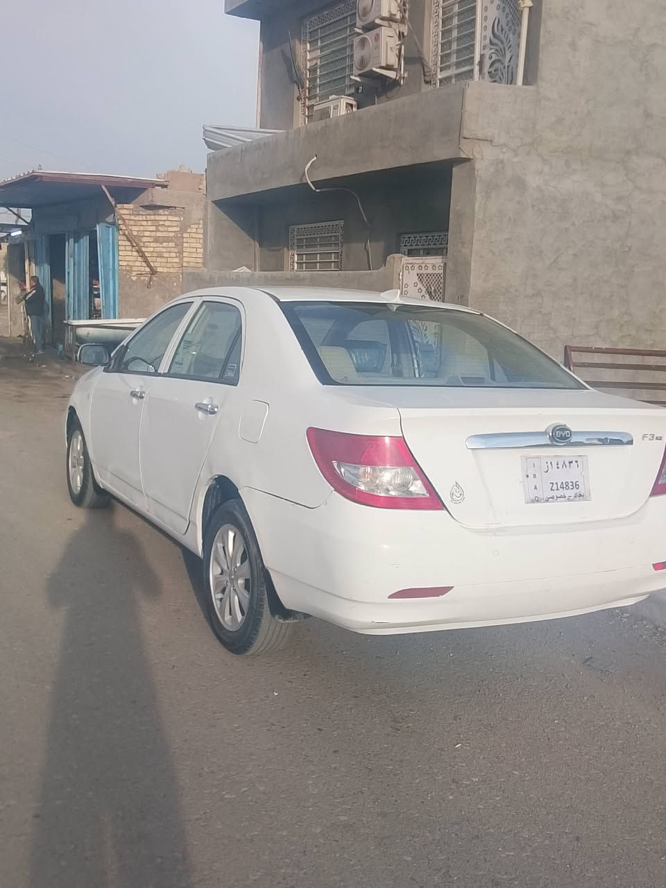 السلام عليكم سياره بي واي دي مال مزاد مال الداخليه معاملتها كامله باقي على ترقيم فقط بيها وكاله باسمي  كير  محرك كفاله سياره حلوه تبريد تدفئه خير من الله موديل 2014 العنوان بغداد *********** السعر 55  وييهه مجال بسيط
