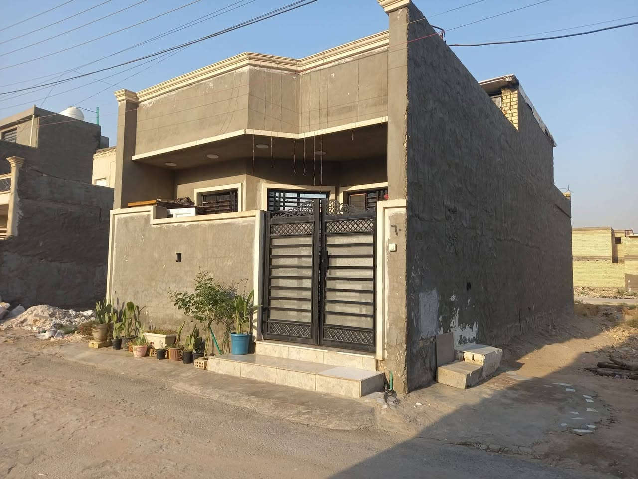 السلام عليكم البيع بيت طابق واحد ١٠٠ متر مجمع السلطان الرابع يرهم مراوس ٥٠(٦٠) ***********
