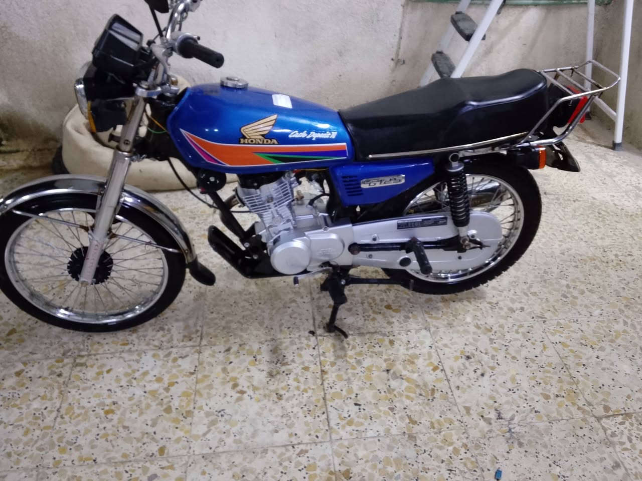 سلام وعليكم درجه سيجي نامه رقم وسنويه تحويل مباشر مكينه كرتون كفاله كهربيات جاهزه شاصي جيس زلق مابي دك هندر وتوكل السعرمليون600 وبيه مجال الشراي العنوان زبير تصال*********** وتساب موجود وبل خدمه
