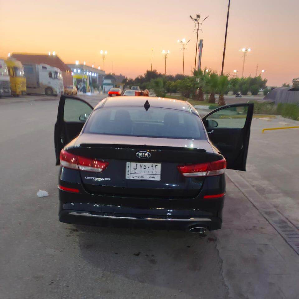 كيا اوبتما موديل 2019 رقم بغداد 
معوقين بعدله 6 اشهر تصير حرة 
ماشيه تقريبا 85 الف 
حادثه بسيط موضح بل المنشور 
السعر12500 يعني 125 ورقة 
وبيه مجال بسيط 
الاستفسار عل الرقم 
*********** 
بي واتساب بغداد, العراق
