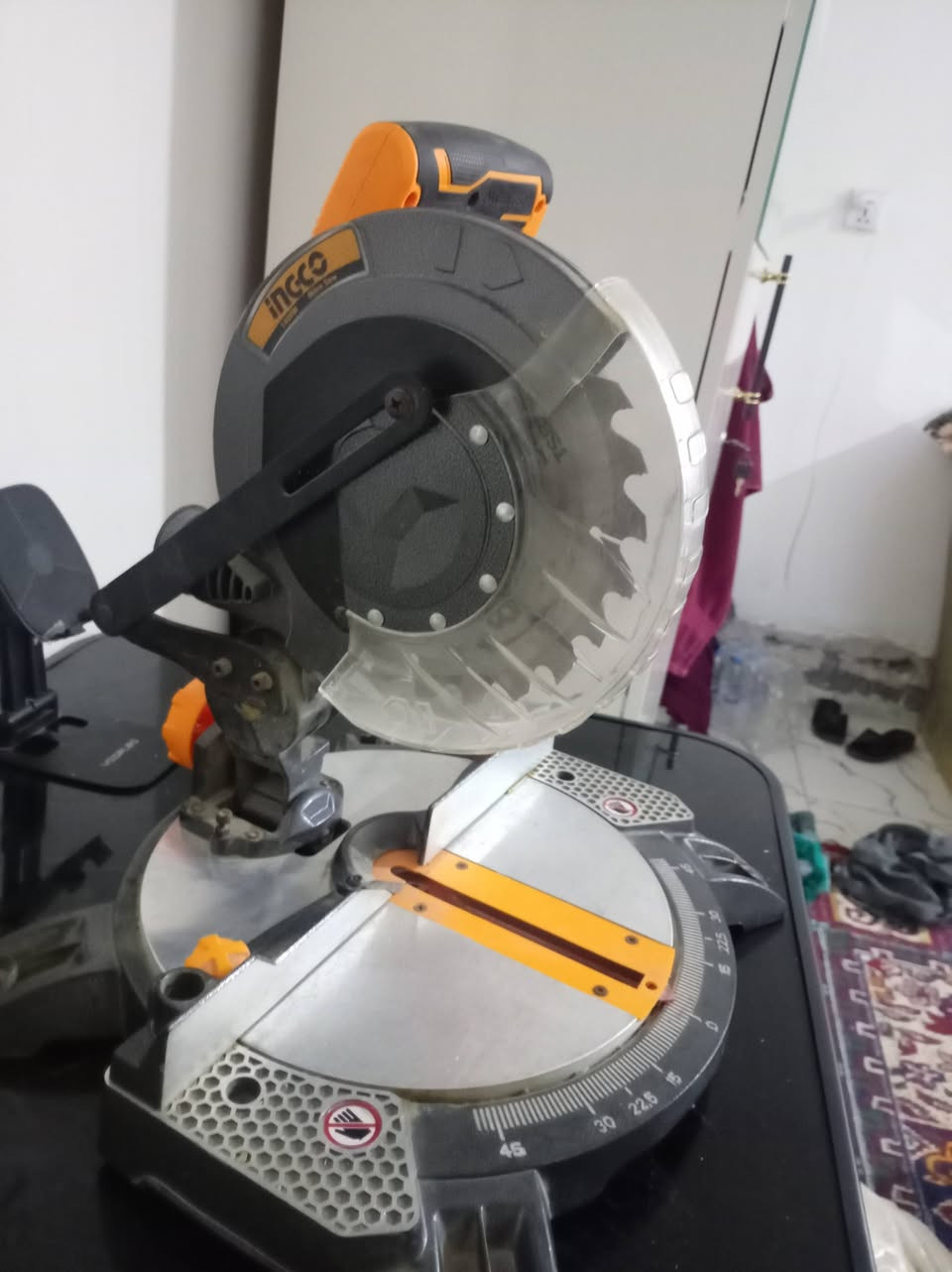 منشار خشب كهربائي 🔴 للبيع 🔴 جديد نظافة 100% ماركة انجيكو الاصلي
الصينية مالته تفتر لأي اتجاه وكل القياسيات والاشكال تكص 
مكاني بالحله ورديه خارج ***********
