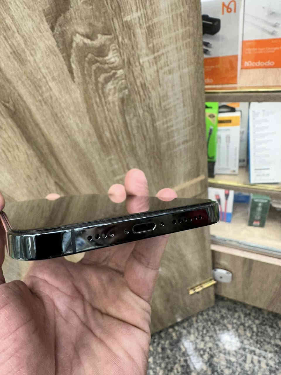 السلام عليكم
أيفون 12 بروماكس ماستر باب اول AAA
ذاكرة ١٢٨
 بطارية ٧٦ بلادية
الجهاز مكفول من كل خلل ملحقات كامله
السعر ٤٥٠ مجال قليل 
مكاني جامع النداء او زيونة
***********
