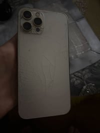 ايفون 12 pro max ذاكرة 256GB للبيع بطارية 61٪؜ وظهر مكسور  الباقي كله ...