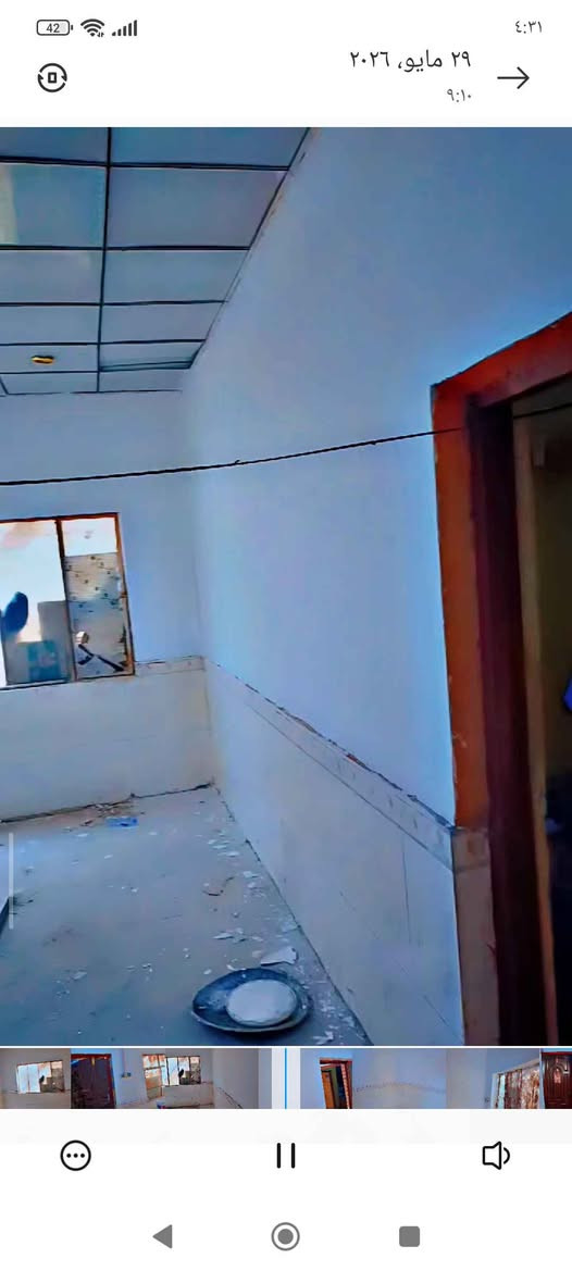 السلام عليكم بيت طابق ونصف يحتوي على  5غرف خلف شارع العام شارع السيد مقبل على خدمات شركة النرجس  .يبعد عن سوق القسم 200متر بيت مرتب .
للاستفسار *********** البصرة, العراق
