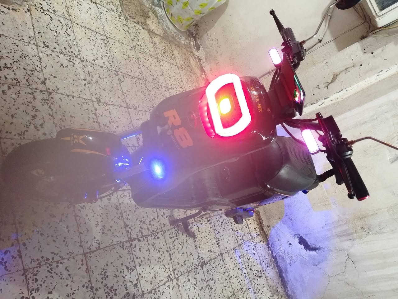 السلام عليكم 
ماطور شحن للبيع R8 مديل 2025
من شركة كوريا مار
موصفات معروفه. 6 بطاريات دبل 32 
 بي كسر بل طبق مال الشاشة الظهر مالو 
السعر 450 و بي مجال للطيبين مكاني موصل حي الرفاعي 
التواصل مراسلة الصفحة او الرقم ***********
ملاحظة الرقم بي واتساب..
