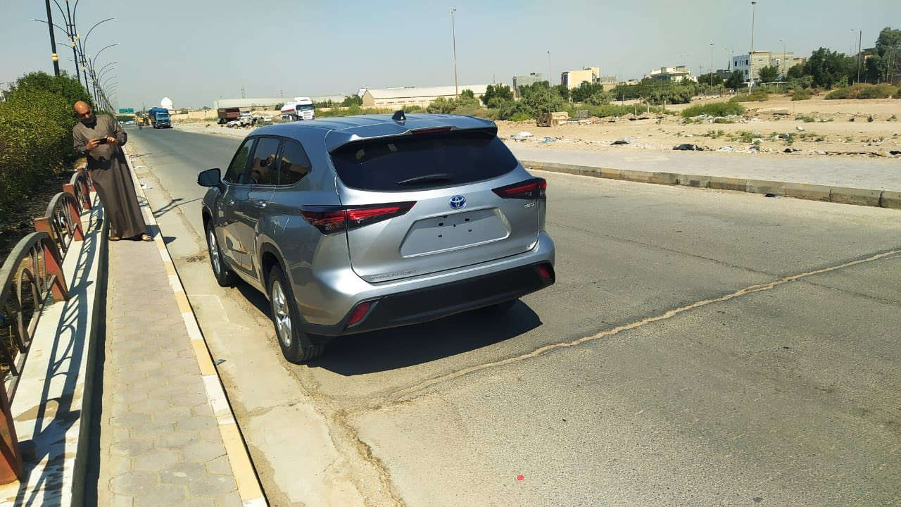 تويوتا هايلندر 2024  هايبو د سلفري مكينه 2500 تيربو تبديل جاملغ ايمن الشواصي والغود مكفوله الايرباكات سليمه الضرر كما موضح في الصور غير مرقمه تترقم اين ما 
ماشيه 16500 
يحب المشتري مجاني السعر 310 ورقه
ترقم عله الدوله مجاني الترقيم اي محافظه 
الاتصال على ابو ايمن ***********
