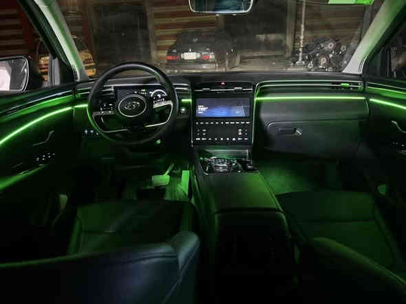 سلام عليكم .. بعد اذن الادمن 
سستم انارة محيطية الوان متغيرة وتفاعليه انتبهلي تفاعلي 
ويا الصوت 
بدون زلغ واير او جطل 
يجي دشبول يمين الستيرن ويسار الستيرن 
وحوض الاقدام الامامي والخلفي 
والابواب كل باب لد بالاضافة لليدة والكوب 
بدون تسليك وايرات كل باب اله كارت خاص بي 
ويتصلن في بعضهن wireless بي قرابة ال 60 مود 
كذلك بي مودات تفاعليه ويا الصوت والاغاني 
شغل احترافي بدون اي ضرر بالسيارة لا من كهرباء ولا من خدش بالدشبول او البطانه وعلى الضمان 

والعمل تريد تجي انت ونشتغل سيارتك 
تريد اني اجيك واشتغلك موقعي باب بيتك او 
مكان عملك وهاي نماذج شغل التوسان 
وبخدمتكم 
***********
