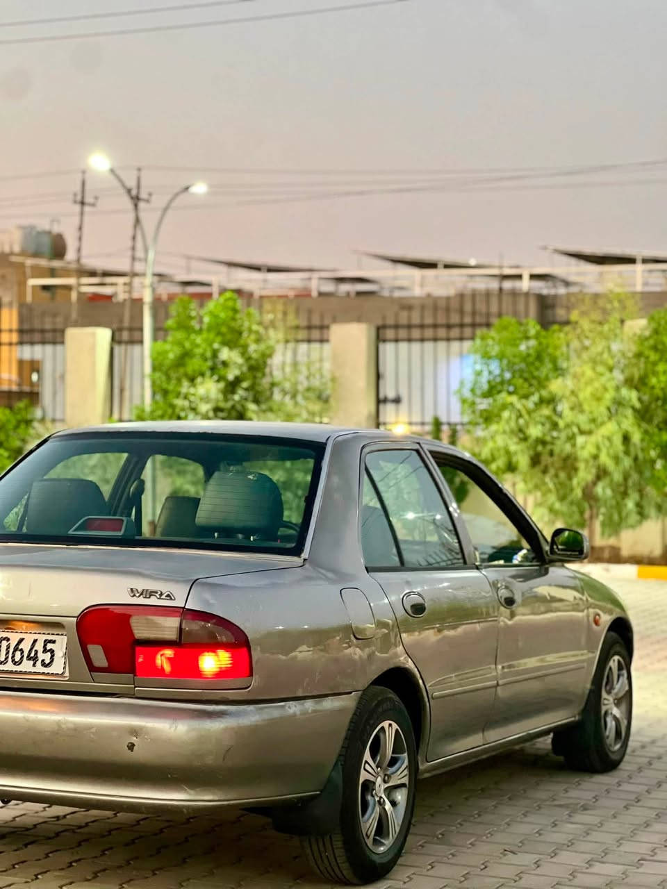 السلام عليكم
بروتون 2005 للبيع 
كير مكينه بشرط 
رقم بغداد الدولي شرط التحويل 
4 تاير جديد 🆕 
صدر امامي خلفي كله جديد 
كير اوتو 
لايت زينون 
ارضيه جلد 
سياره بلاديه اخوان شرط السونار 
شاشه وكامره 
4 جام كهرباء ⚡️ 
كابريتر ❤️‍🔥
السعر 52 💵وبيها مجال حك الجيه 
العنوان ديالى بلدروز 
للاستفسار ***********

