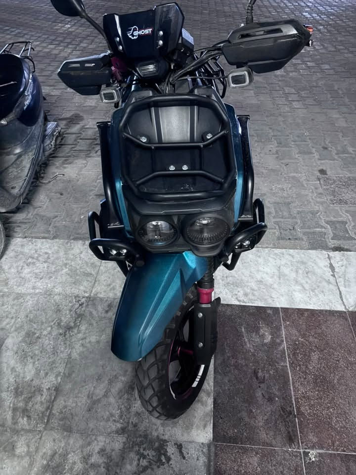 دراجه اباتشي بانزين محرك 125cc بيه  الدرع الأمامي خاليه فقط برغي شد ومعه إذا تطفي بانزين لازم تسحب من الصونده مال البانزين علمود  يصعد بانزين إذا متطفي  بانزين طبيعي عادي السعر 850 وبيه مجال المكان كربلاء   ***********
