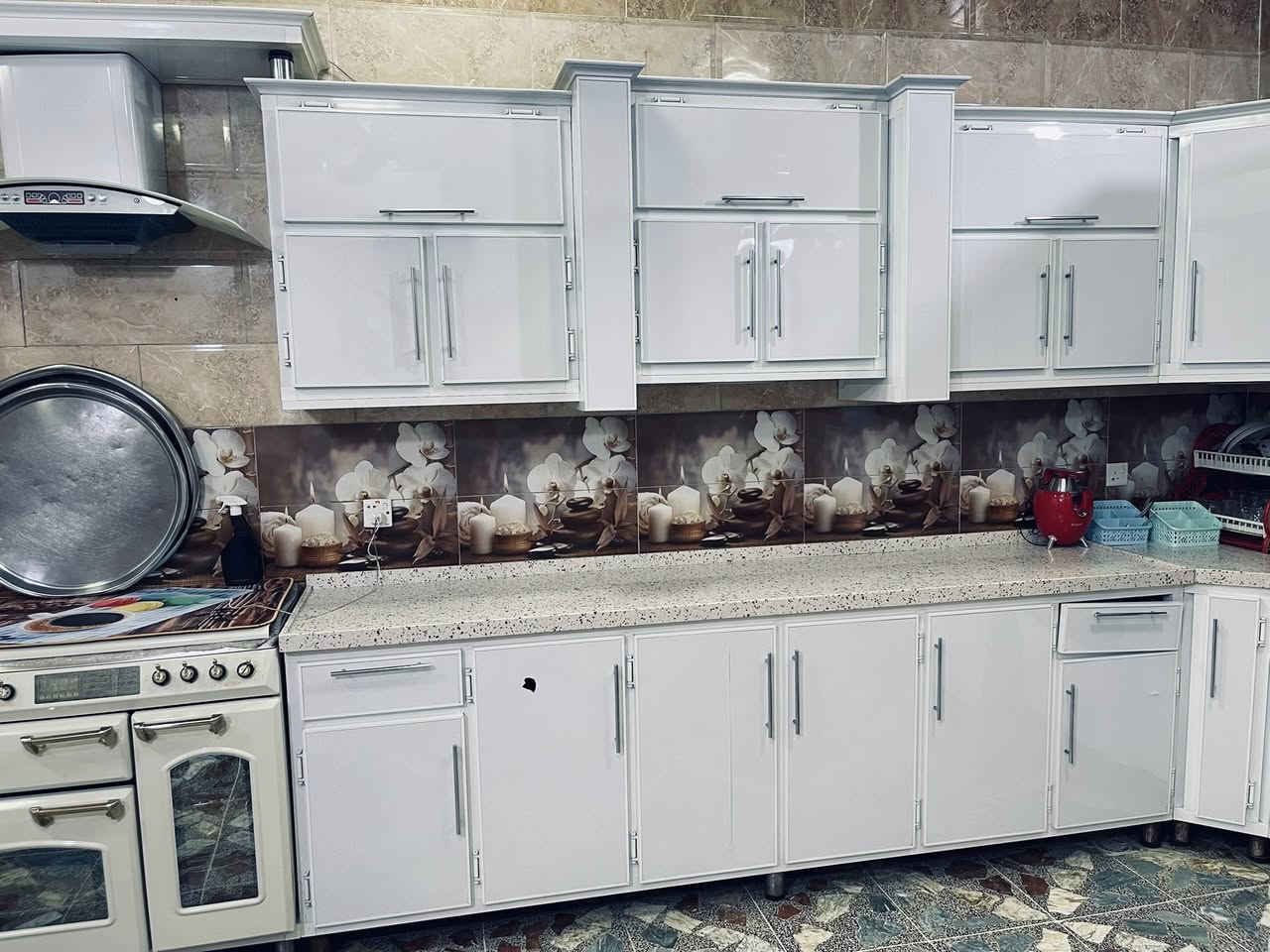 كاونتر مستعمل للبيع طول المطبخ ٦ متر بغداد شراي يتصل ***********
